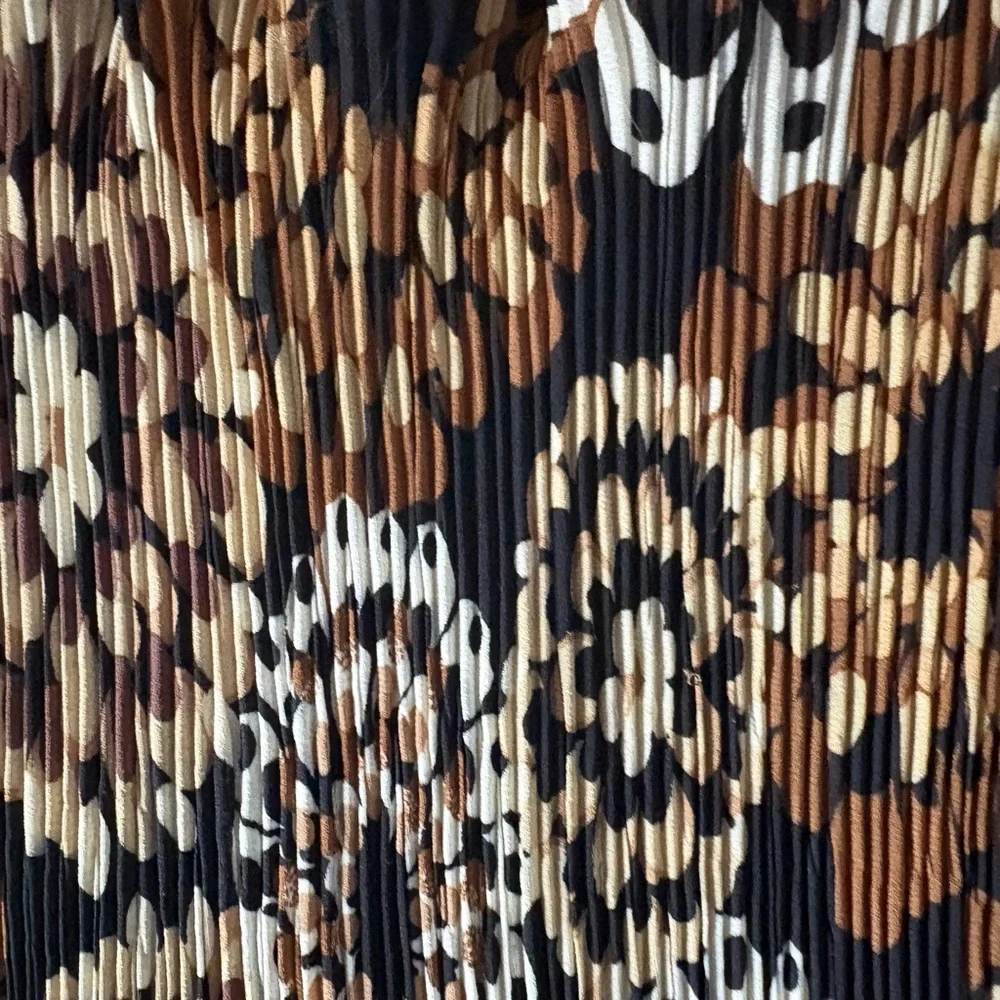 Y2K Essentials by Milano Animal Print Off-Shoulder Top w/ Flare Sleeves S - Picture 4 of 4